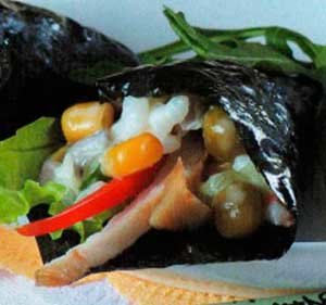 Темаки суши с рыбным салатом