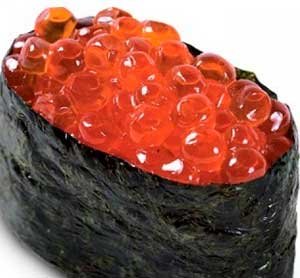 Гункан-суши с лососевой икрой